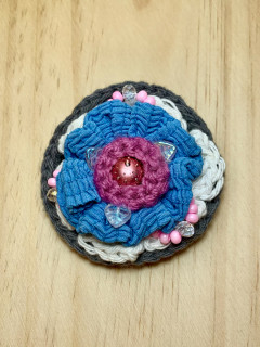 Broche-collier Fleur en rose et bleu
