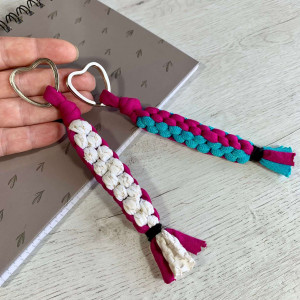Scoubidou keyring - Heart hook