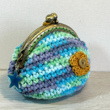 Vintage coin purse - click closure