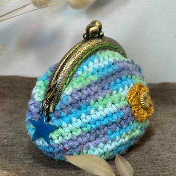 Vintage coin purse - click closure