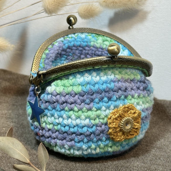 Vintage coin purse - click closure