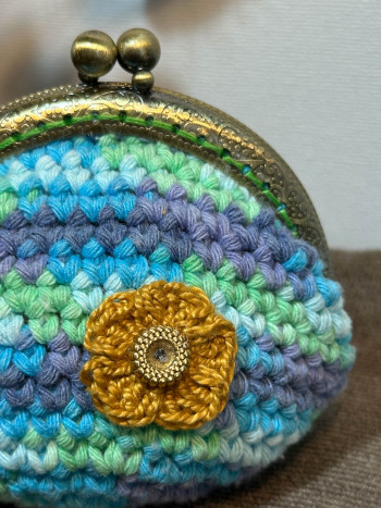 Vintage coin purse - click closure