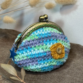 Vintage coin purse - click closure
