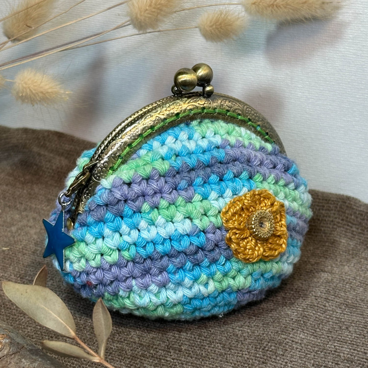 Vintage coin purse - click closure