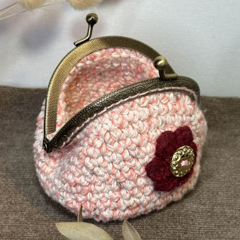 Vintage coin purse - click closure