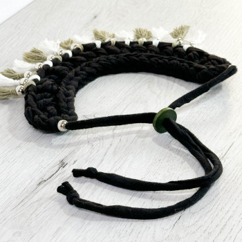 Collier plastron ethnique à pompons
