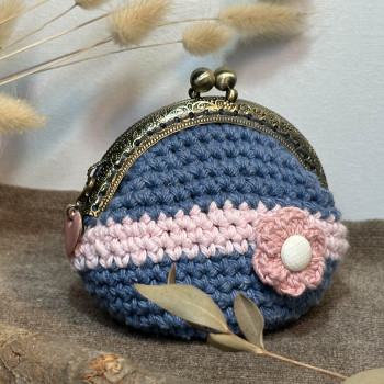 Vintage coin purse with flower - kiss lock clasp