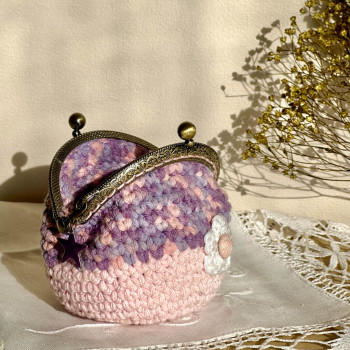 Vintage coin purse with flower - kiss lock clasp