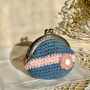 Vintage coin purse with flower - kiss lock clasp