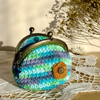 Vintage coin purse - click closure