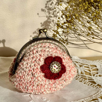 Vintage coin purse - click closure