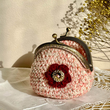 Vintage coin purse - click closure