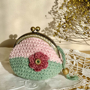 Vintage clasp coin purse – mint green – Small flower