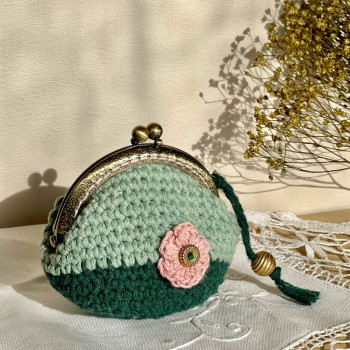 Vintage clasp coin purse – mint green – Small flower