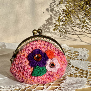 Monedero rosa con flores - Cierre boquilla vintage de latón