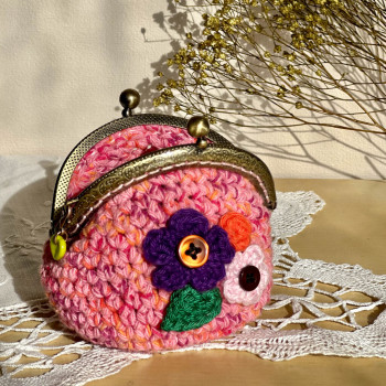 Monedero rosa con flores - Cierre boquilla vintage de latón