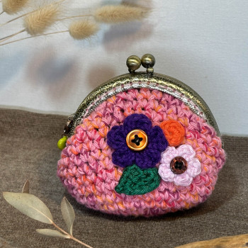 Monedero rosa con flores - Cierre boquilla vintage de latón