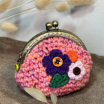 Monedero rosa con flores - Cierre boquilla vintage de latón