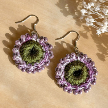 Pendientes Flor de Rocío – hechos a mano, perlas de vidrio, estilo bohemio luminoso