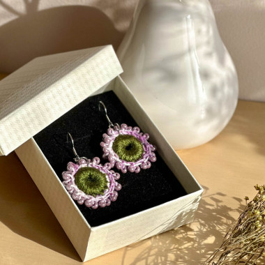 Pendientes Flor de Rocío – hechos a mano, perlas de vidrio, estilo bohemio luminoso