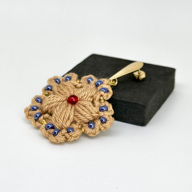 Boucles d’oreilles Fleur aux accents bleus
