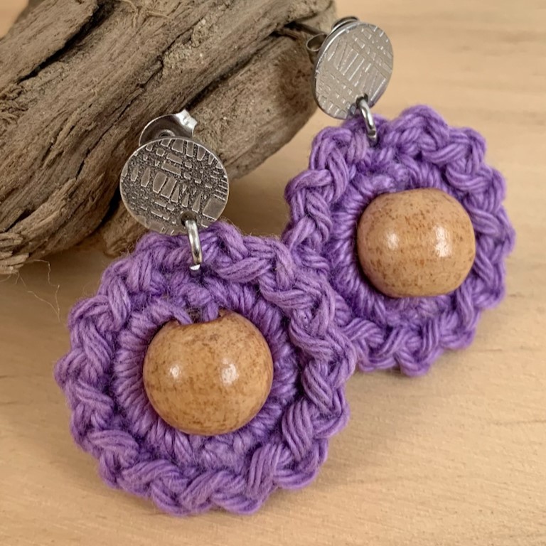 Boucles d’oreilles violettes fleur acier inox - pendientes morados violetas acero (7).JPG