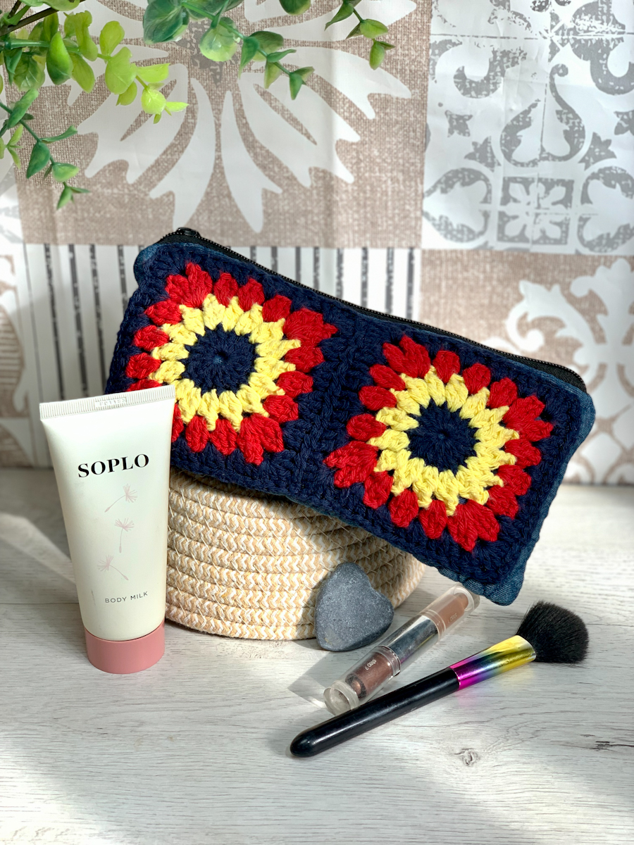Blue granny square pouch.JPG